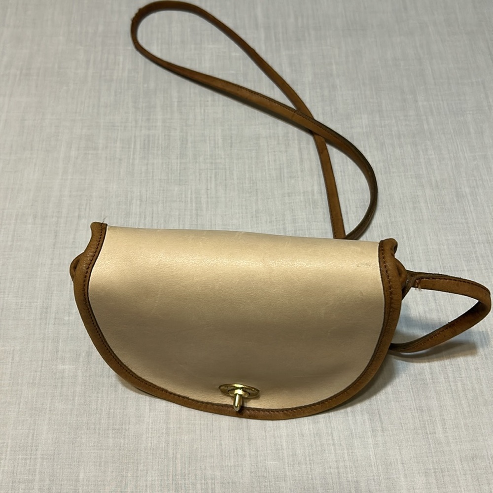 Coach Vintage Elegant Cream and Tan Leather Saddle Bag - Picture 2 of 11